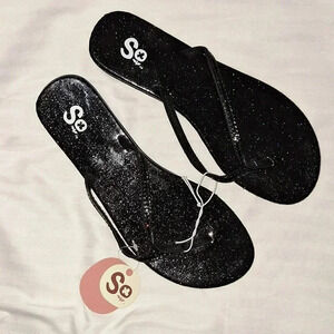 NWT SO Flip Flops